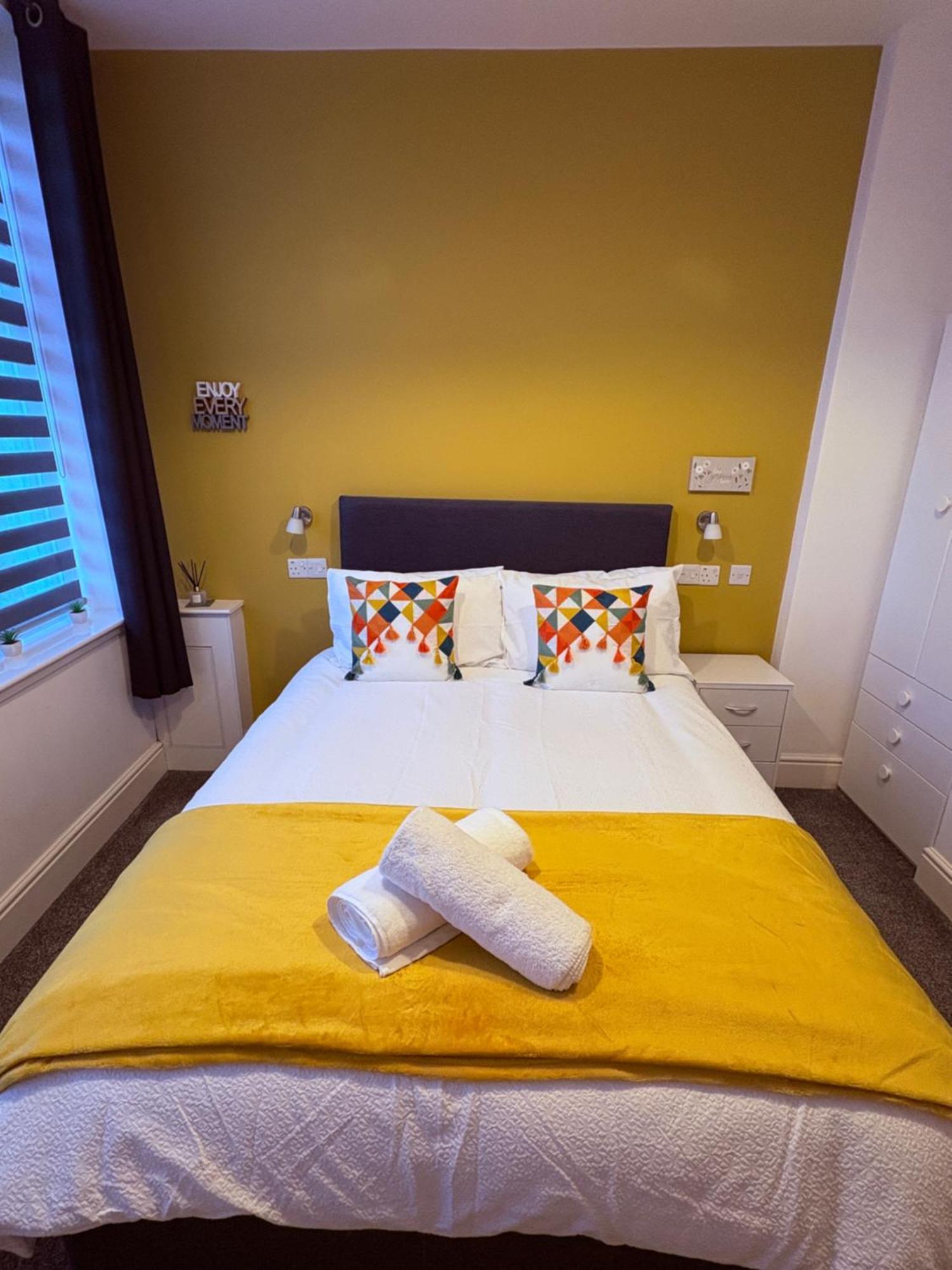 Mandela House Apartments เคิร์กคาลดี ภายนอก รูปภาพ