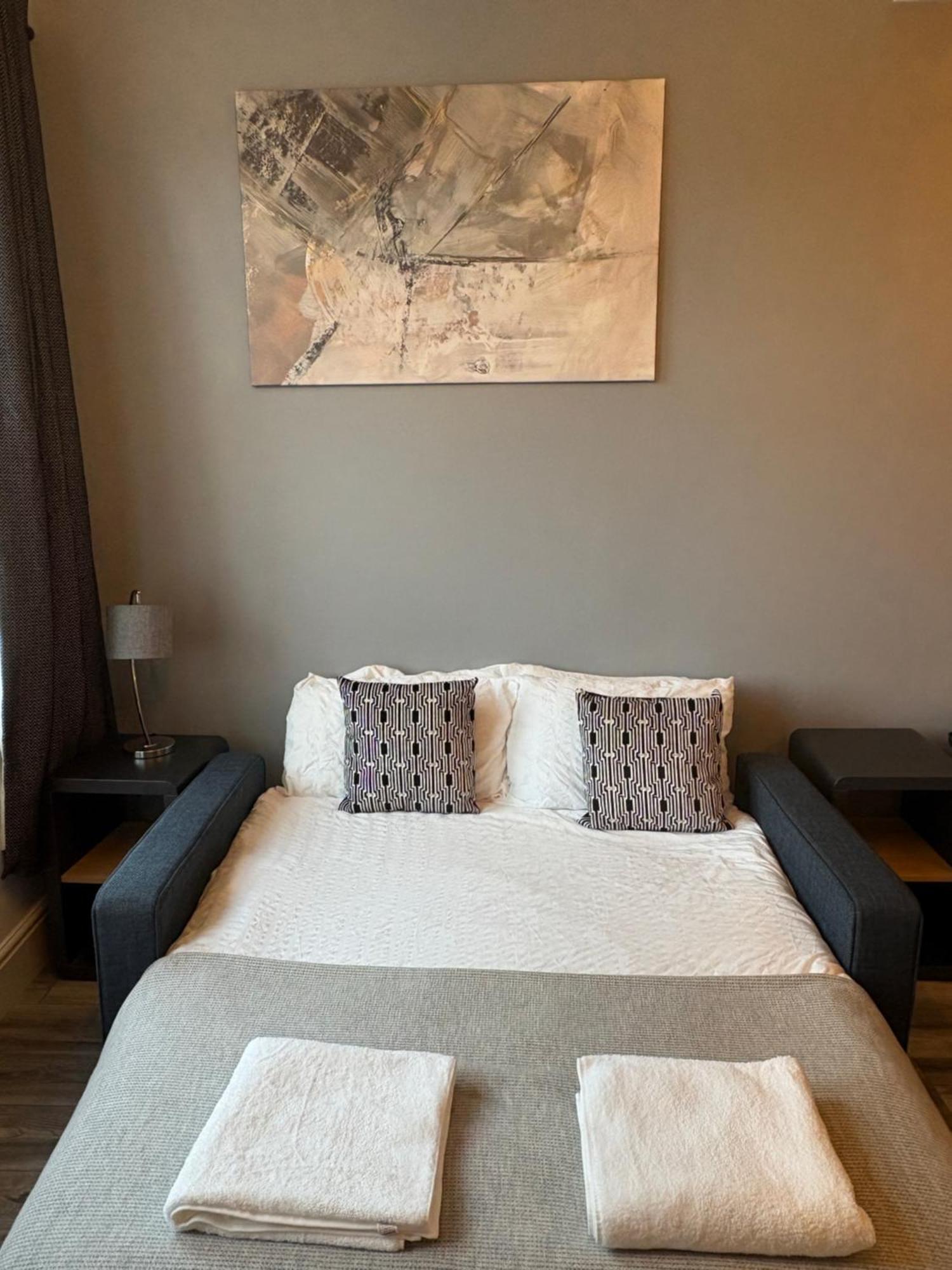 Mandela House Apartments เคิร์กคาลดี ภายนอก รูปภาพ